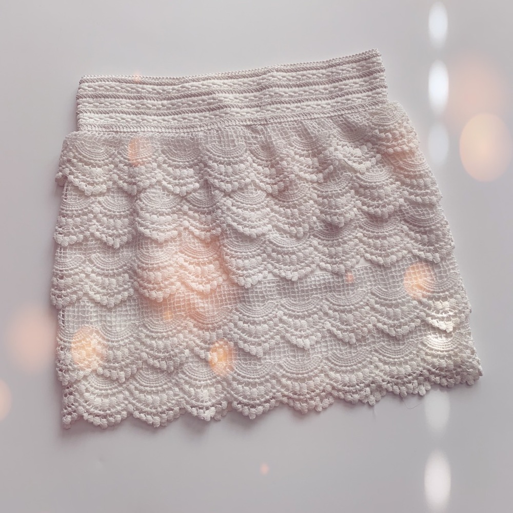 WHITE CROCHET SKIRT SIZE SMALL